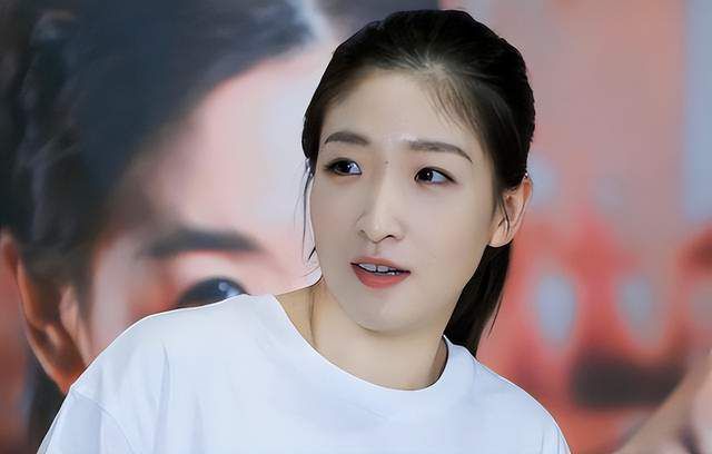 女人和男人打扑克